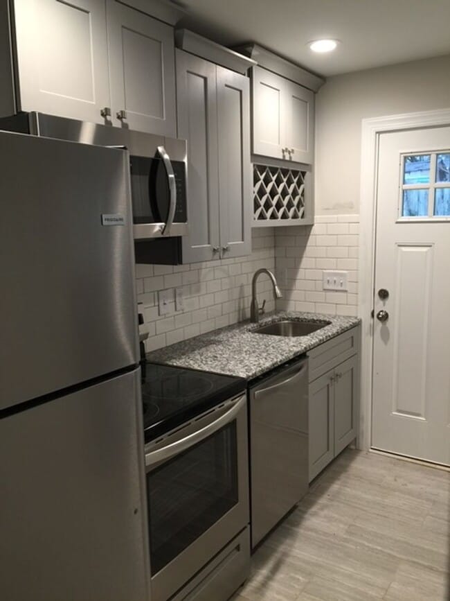 Building Photo - Cozy 2 Bedroom, 1 Bathroom Duplex – Comfor...