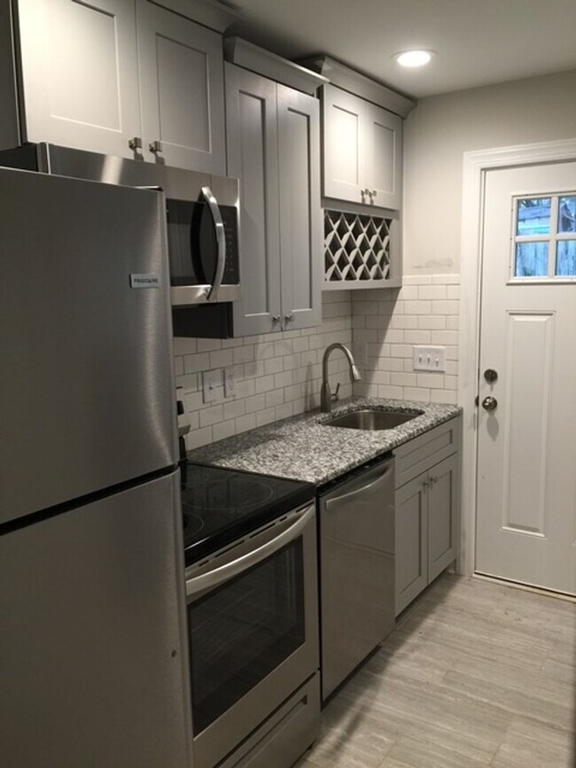 Foto del edificio - Cozy 2 Bedroom, 1 Bathroom Duplex – Comfor...