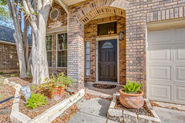 Building Photo - 3-BEDROOM IN GATED LOST OAKS NEAR MEDICAL ...