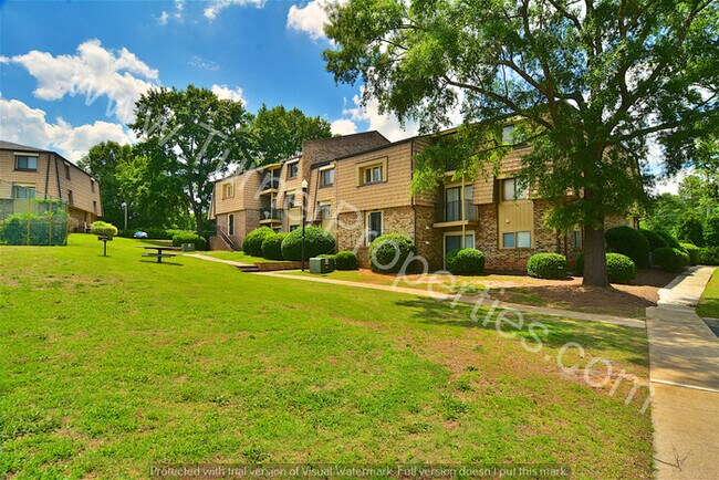 Building Photo - Neat 1 BR Condo w/ Balcony in NW Columbia