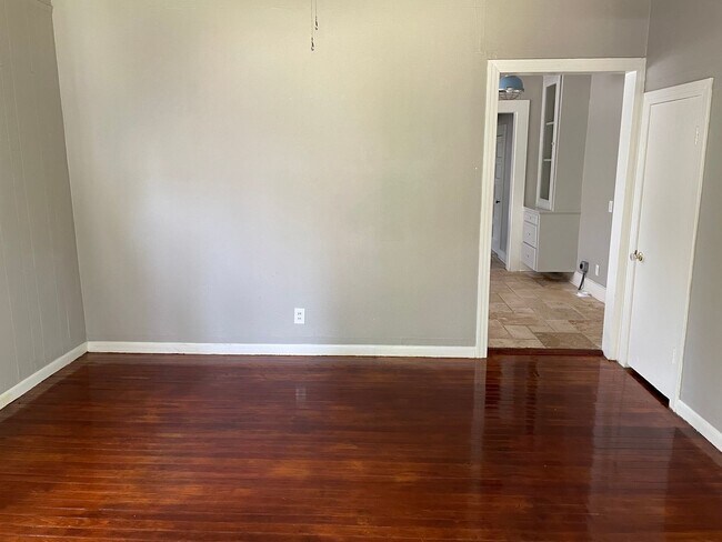 Foto del edificio - Remodeled 1 Bedroom Apartment near LSUS