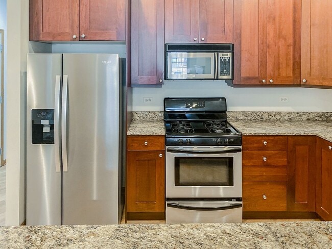 Building Photo - 3338 N Sheffield Ave