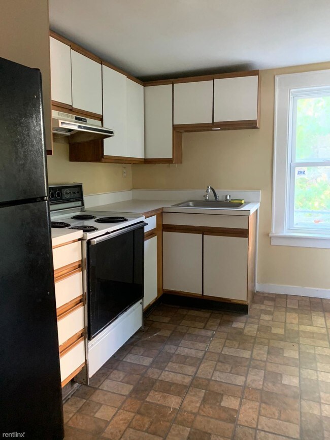 Building Photo - 2 br, 1 bath House - 12 Oak St