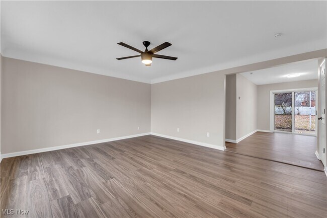 Foto del edificio - 6775 Middlebrook Blvd