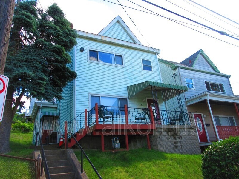 Primary Photo - 2314 Wellington St