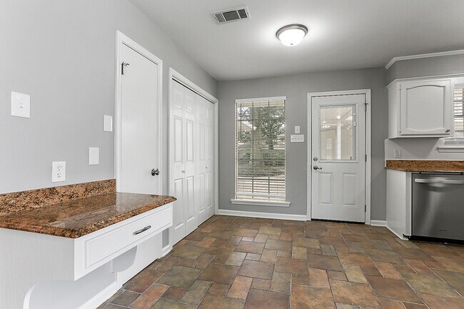 Building Photo - 4131 Country View Dr