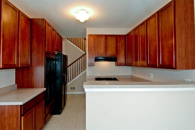 Building Photo - 2162 Yale Cir