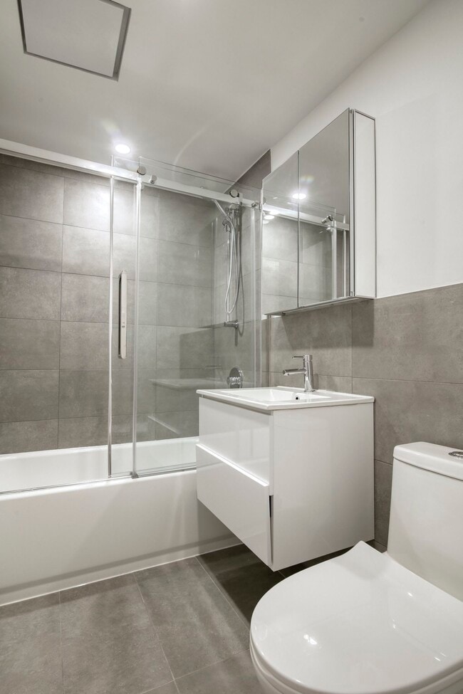 Building Photo - 3460 Rue Durocher