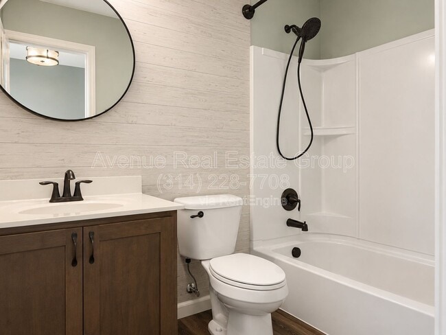 Building Photo - 1016 Westlake Village Dr