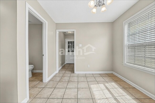 Building Photo - 1400 Pendulum Dr N