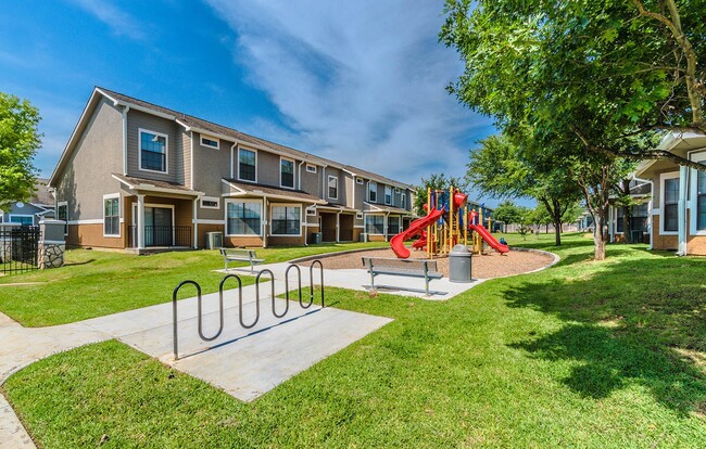 Foto del edificio - Beckley Townhomes