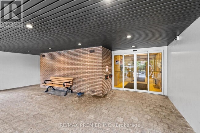 Building Photo - 240 Scarlett Rd