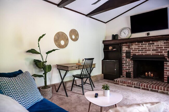 Foto del edificio - 316 Poplar Hill Ln