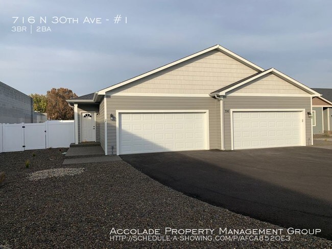 Building Photo - Brand New Duplex