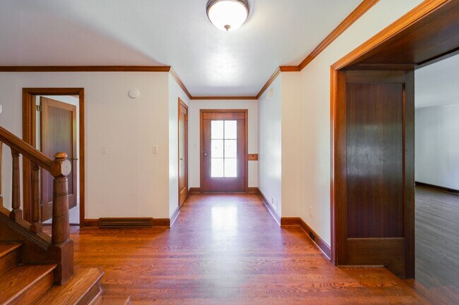 Foto del edificio - Luxurious Portland Heights home tucked away on a private street on nearly half an acre.