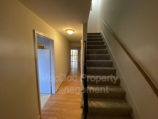 Building Photo - 412 Olde Greenwich Cir