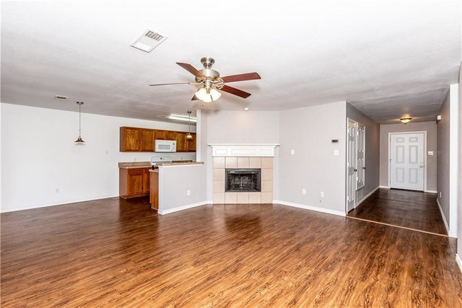 Building Photo - 5029 Raymond Dr
