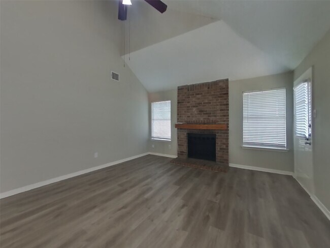 Foto del edificio - 2013 Greenwood Dr