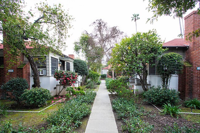 Building Photo - 1801 Huntington Dr
