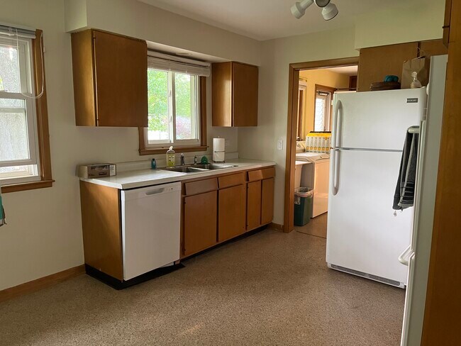 Building Photo - 106 S Bobby Ln