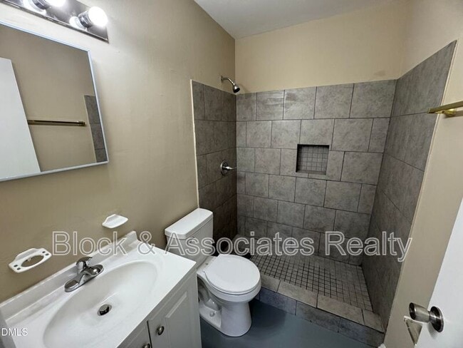 Building Photo - 1120 Savannah Dr