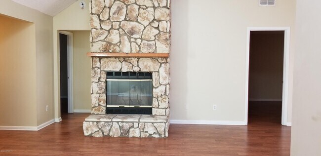 Building Photo - 6738 Periwinkle Dr
