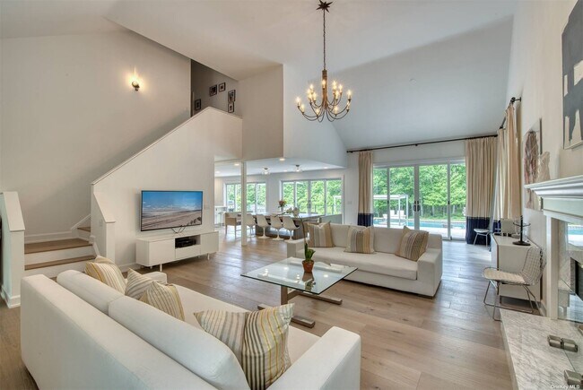 Foto del edificio - 858 Old Sag Harbor Rd