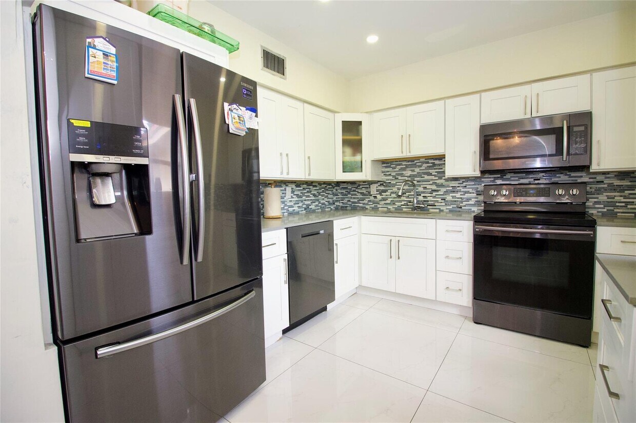 Foto principal - 240 NW 36th St
