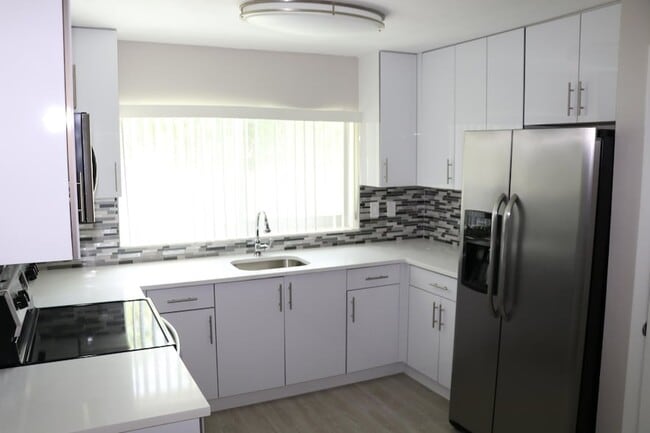 Building Photo - 323 Spanish River Blvd