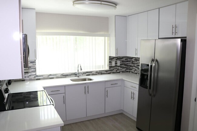 Foto del edificio - 323 Spanish River Blvd