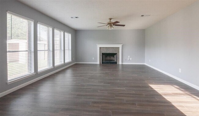 Foto del edificio - 7231 Brockington Dr