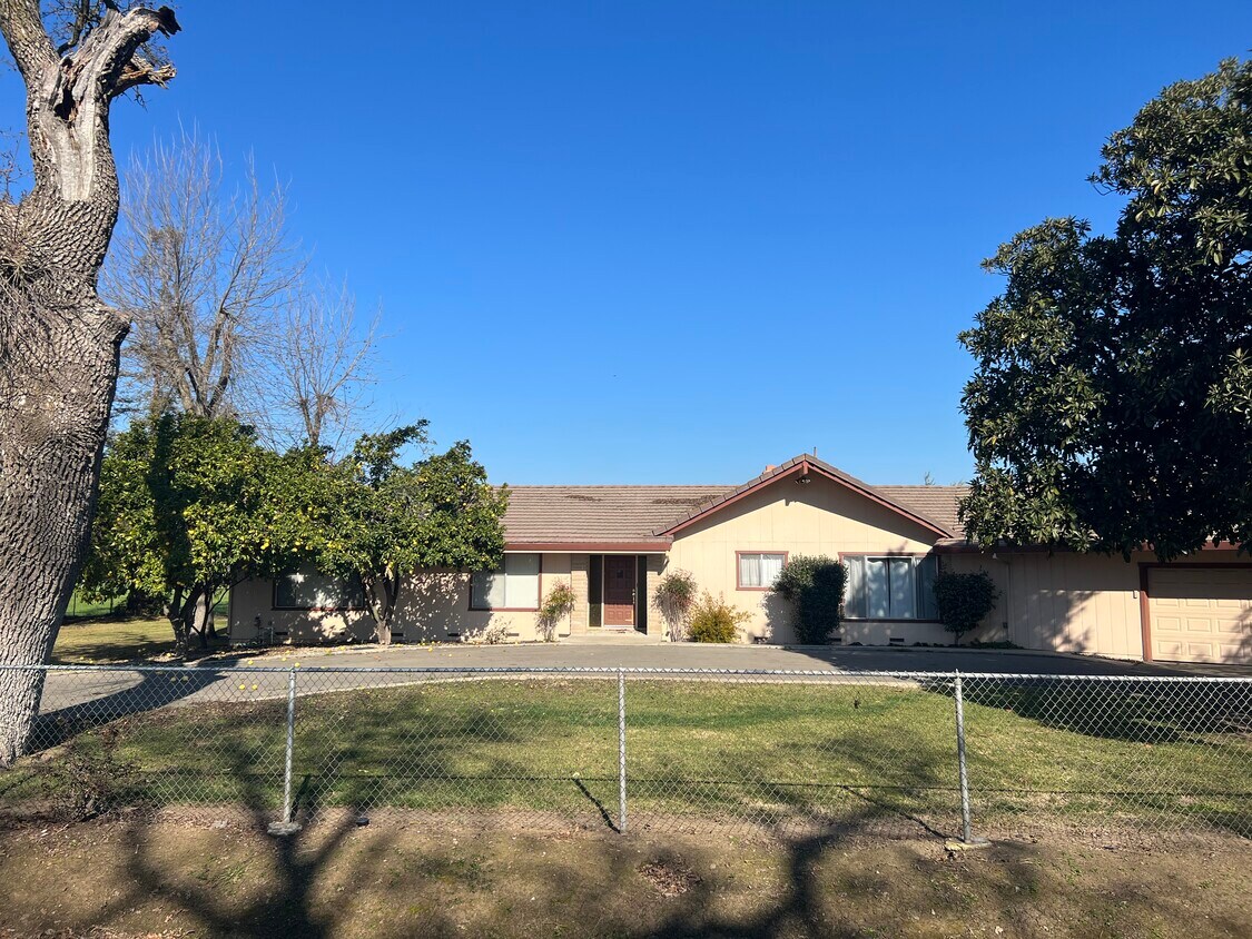 Primary Photo - 11747 E Tokay Colony Rd