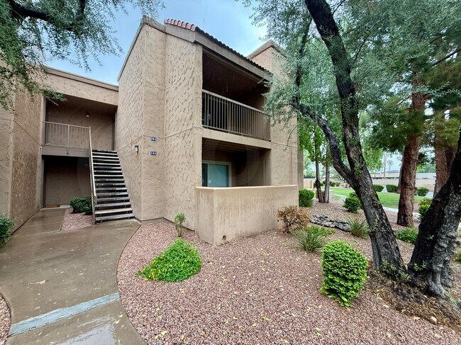 Foto del edificio - 8250 E Arabian Trail