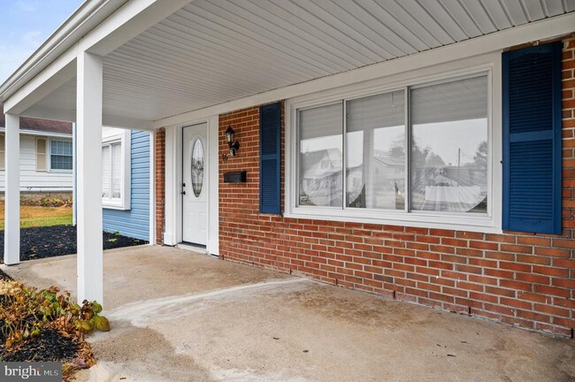 Foto del edificio - 16 Barrington Ln