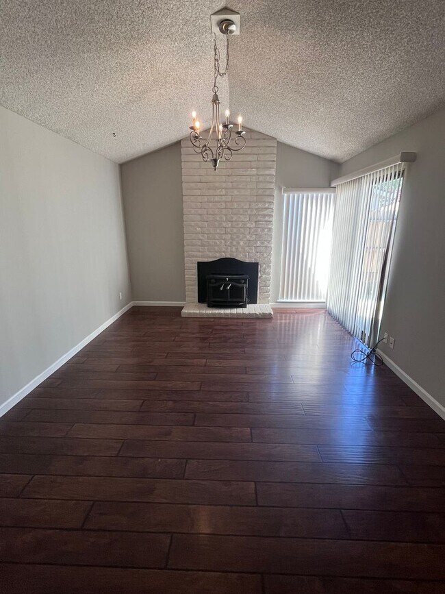 Building Photo - NICE UPDATED HOME IN CITRUS HEIGHTS!!
