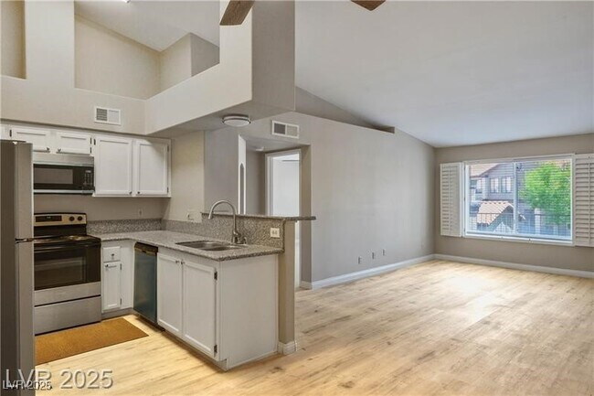Foto del edificio - 1575 W Warm Springs Rd