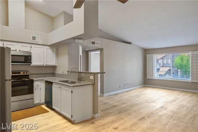 Building Photo - 1575 W Warm Springs Rd