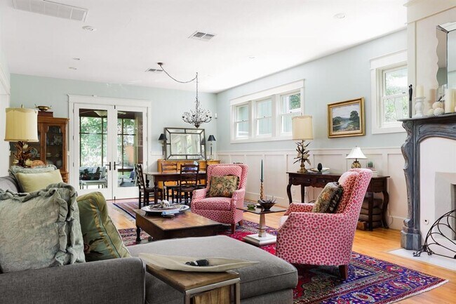 Foto del edificio - 4811 Woodview Ave