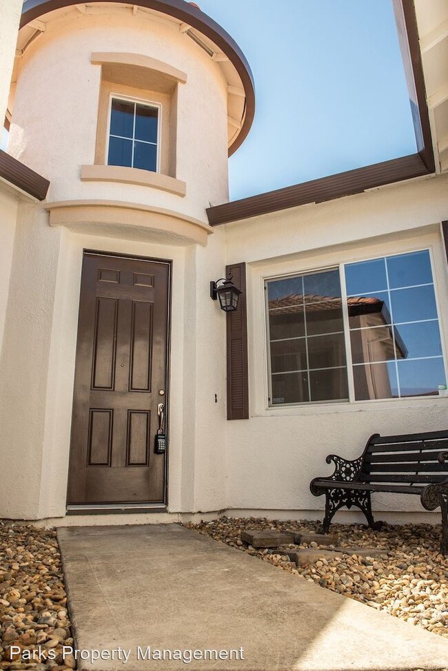 Building Photo - 4 br, 2.5 bath House - 2384 Tremont Ct.