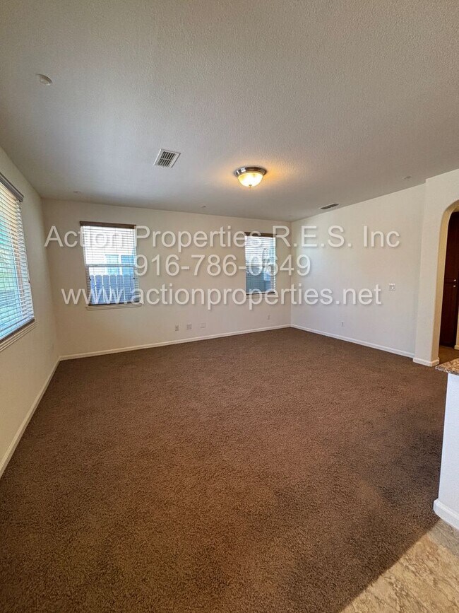 Foto del edificio - West Roseville Solar! 3 Bedroom, Plus den/...