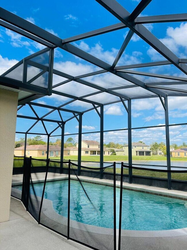Foto del edificio - Brand new 4 bed 2 1/2 bath house in gated ...
