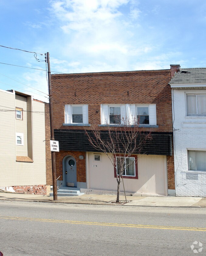 Building Photo - Marcus Place