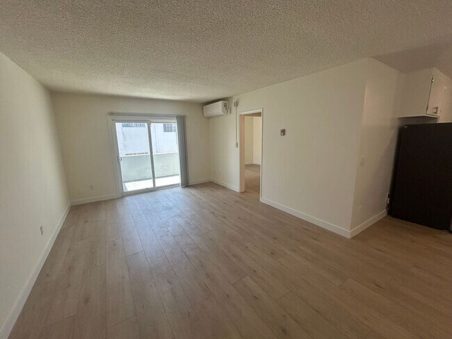 Foto del edificio - 10205 Pinewood Ave