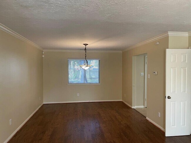 Building Photo - 6935 Oak Walk Dr