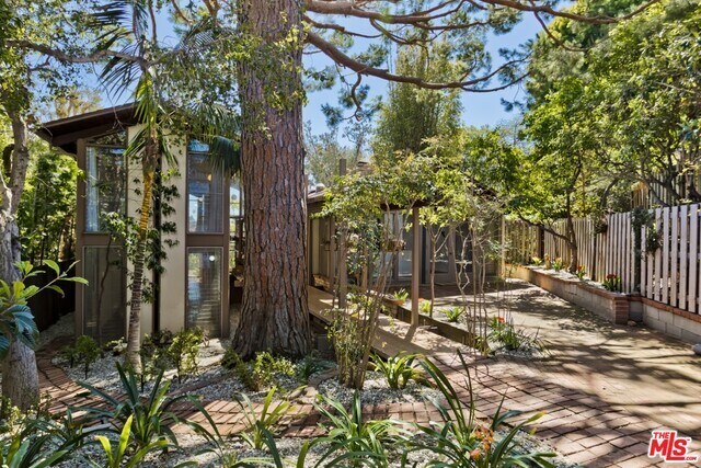 Building Photo - 600 Erskine Dr