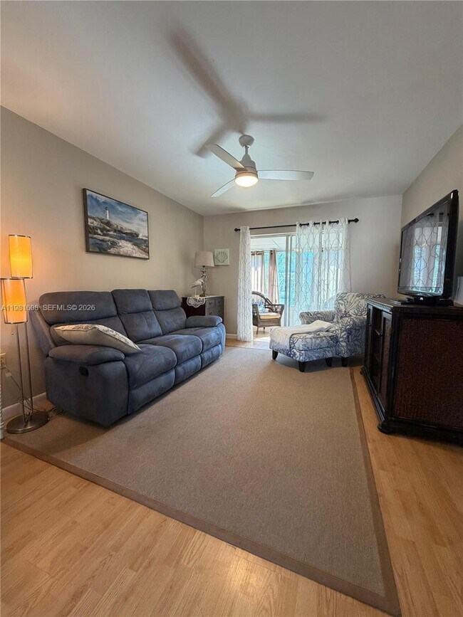 Foto del edificio - 1832 Sunny Dr