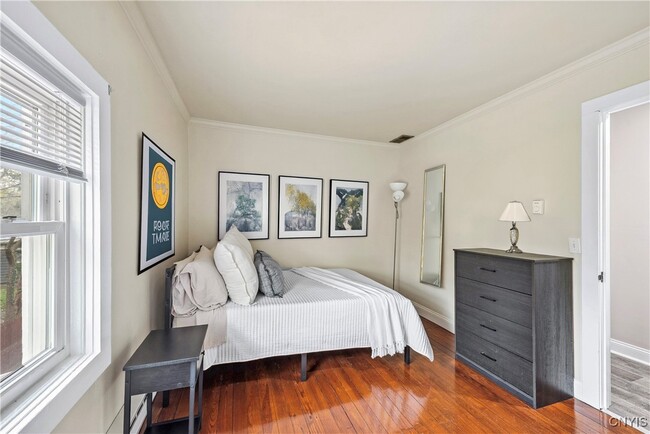 Building Photo - 40 Lakeview Cir