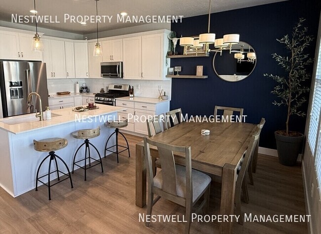 Building Photo - Light and Bright Daybreak Smart Townhome