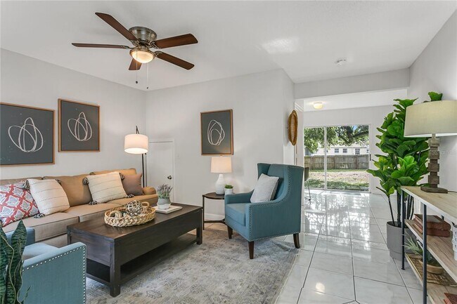Building Photo - 6203 Rolling Hammock Pl