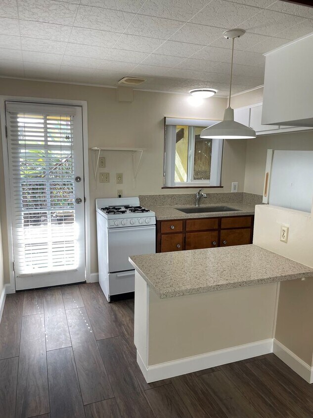 1115 Ocean Ave Unit 1115 1/2 B, Seal Beach, CA 90740 Room for Rent